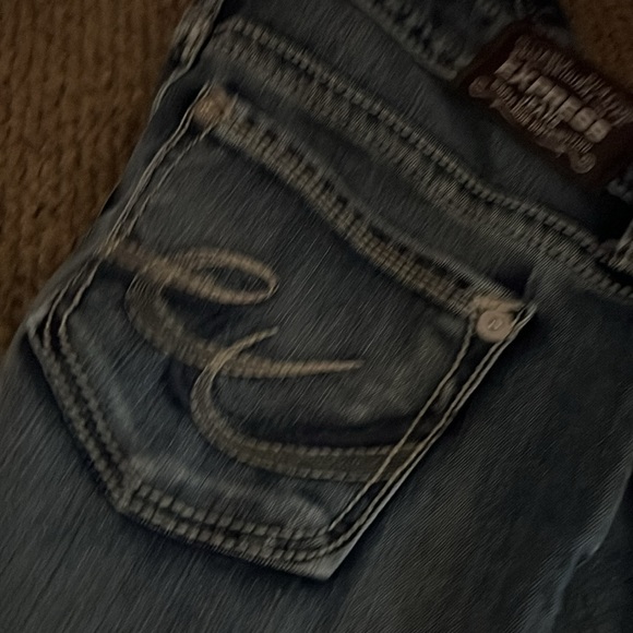 Express jeans size 8 distressed - Picture 3 of 3